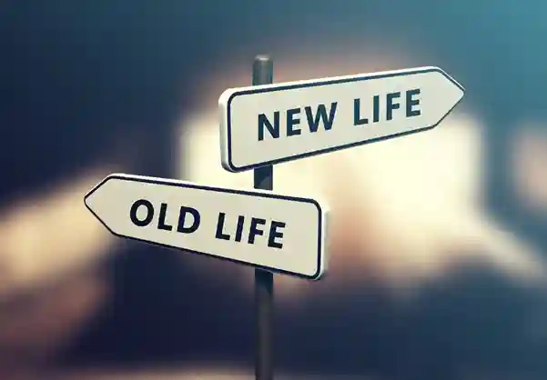Panneau avec deux directions opposées : nouvelle vie et ancienne vie